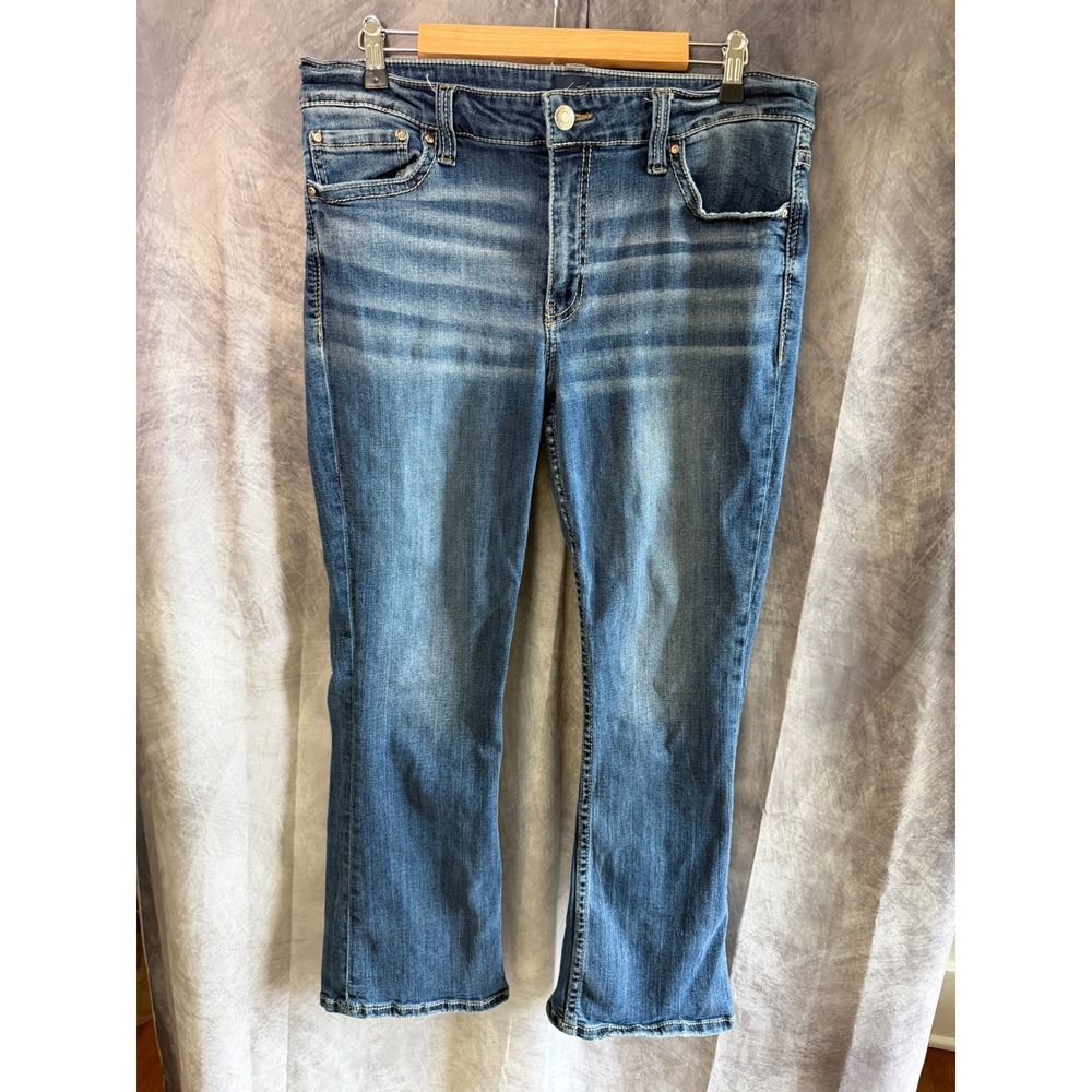 Medium wash bootcut whiskered jeans, vintage western everyday‎ chic Y2K  33S